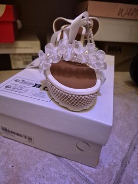 Women’s White Floral Platform Sandals